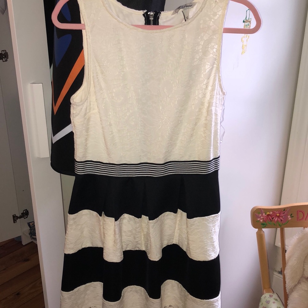 ✨ Ivory/Black Cute dress✨